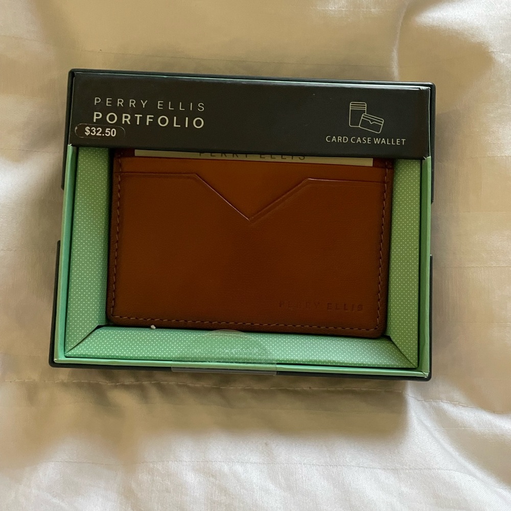 NWT Perry Ellis light brown Men’s portfolio leather wallet